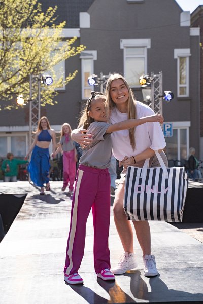 Modeshow 500_.jpg
